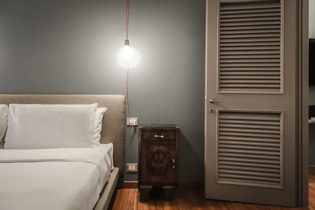 Montenapoleone Suites Milão 2*,