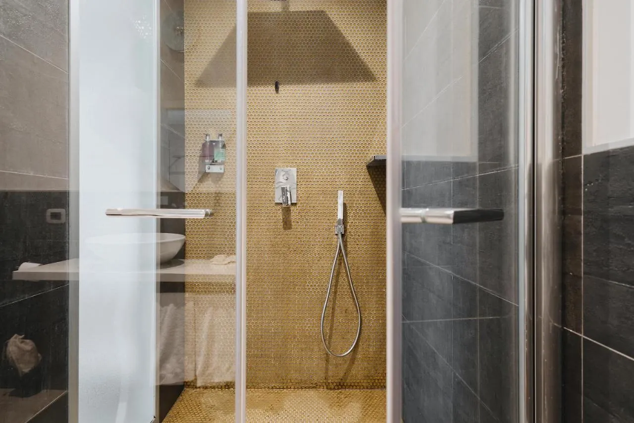 ** Aparthotel Montenapoleone Suites Milan Italy
