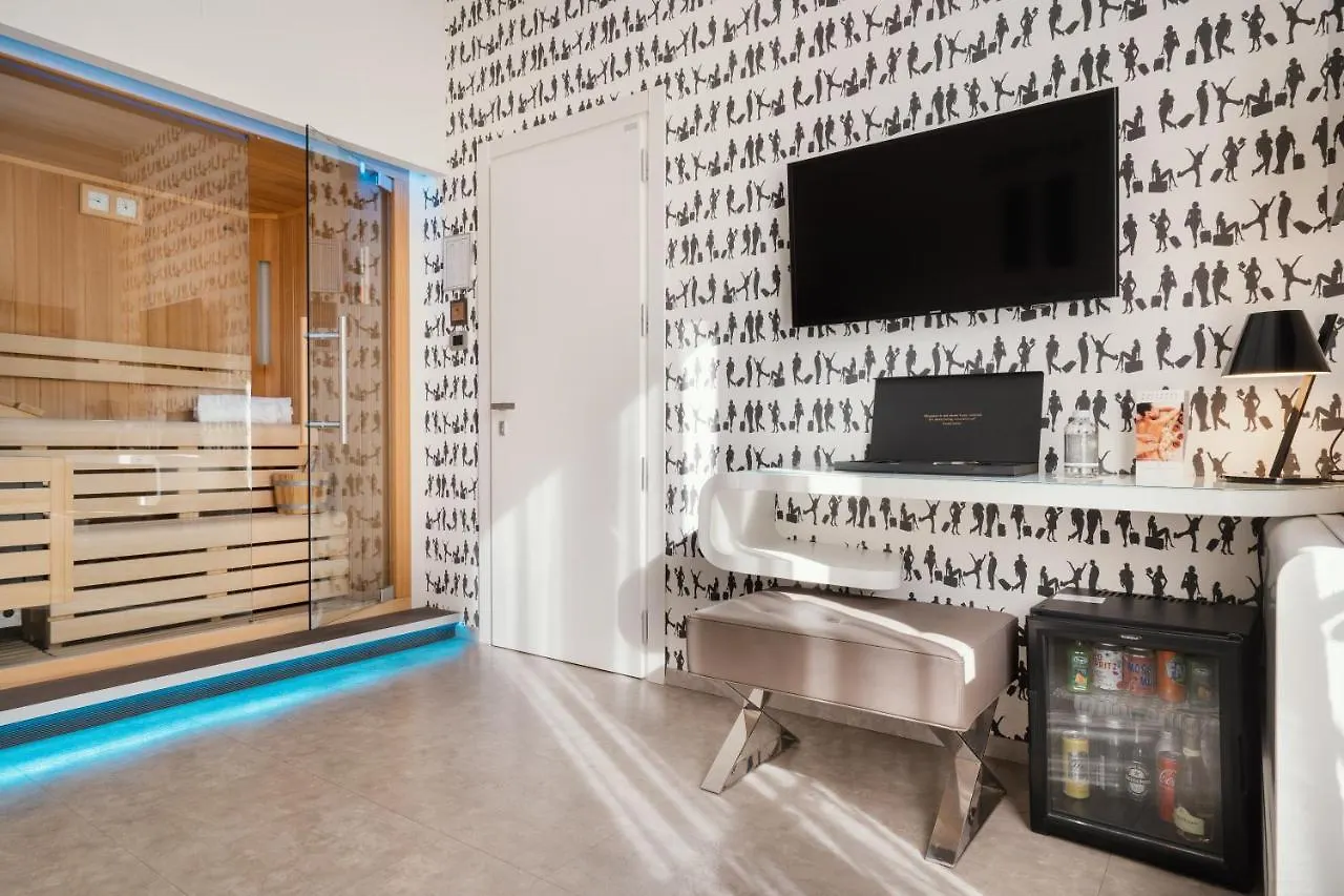 Montenapoleone Suites Milan
