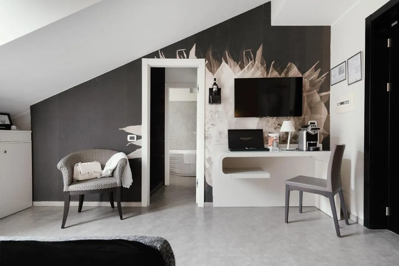 Aparthotel Montenapoleone Suites Milan