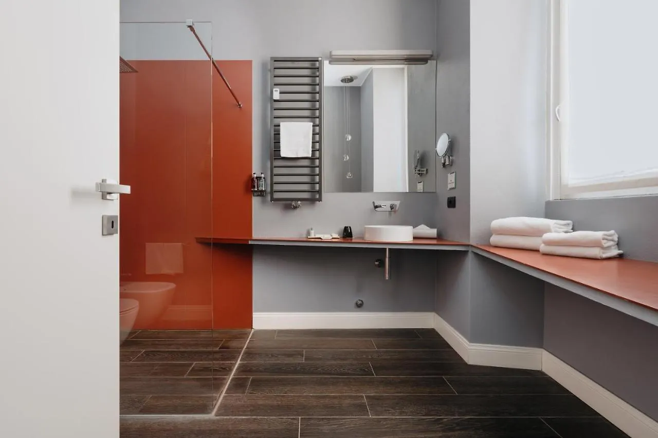 ** Aparthotel Montenapoleone Suites Milan Italy