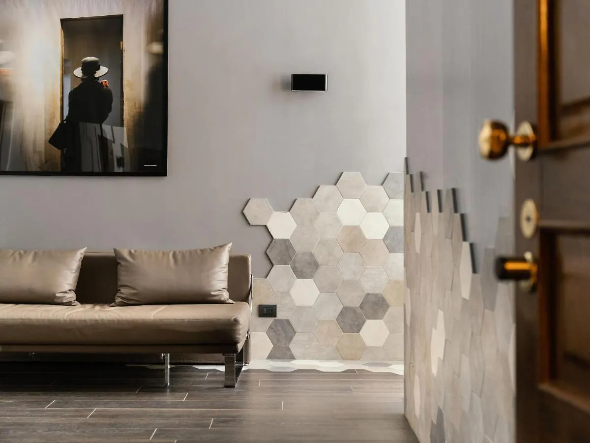 Montenapoleone Suites Milan Aparthotel