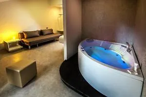 Montenapoleone Suites Milan Aparthotel
